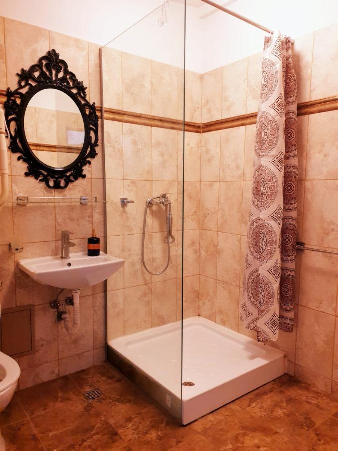 Hotel Queen 부쿠레슈티 외부 사진